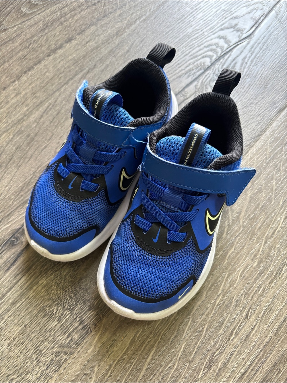 Nike Kids Royal Blue and Black Hook-and-Loop Sneakers